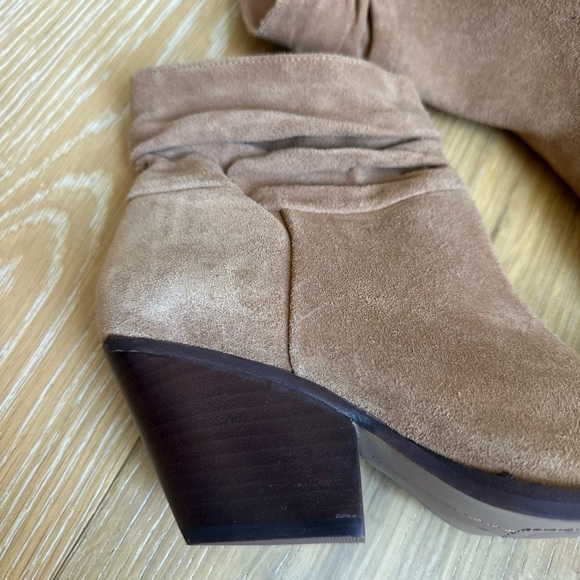 Women’s Vince Camuto Nerlinji Suede Boots - Picture 5 of 10